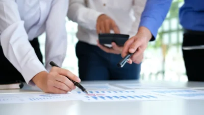 business-team-discussing-meeting-investment-project